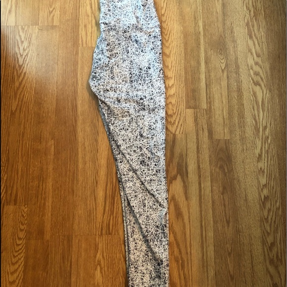 Fabletics high waisted patterned legging - Picture 3 of 5